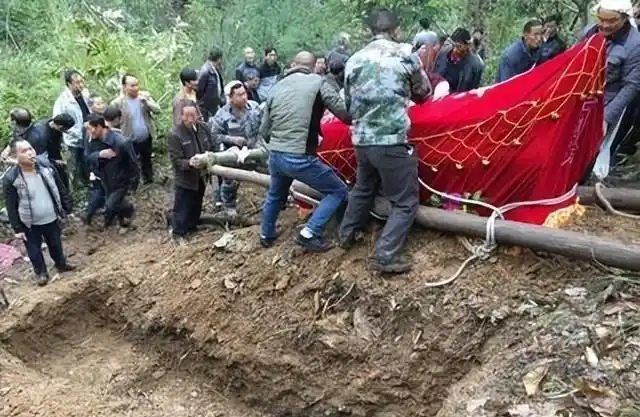 下葬途中为何棺材不能落地?