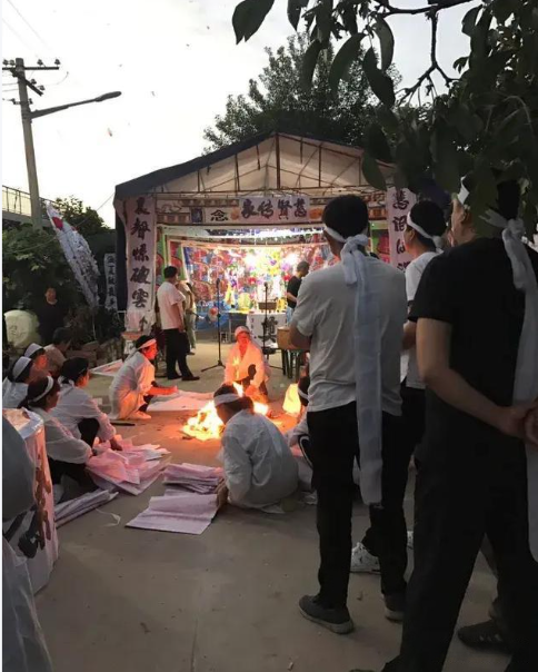 讲讲从停灵到入土安葬的流程和仪式