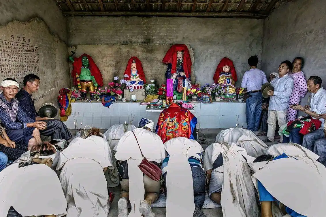 祭祖和上坟时一回事吗？