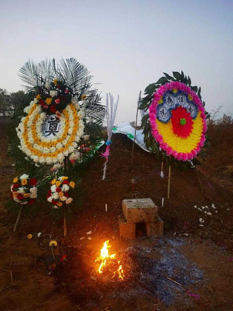 阴宅风水的点睛之笔：下葬瞬间决定的家族命运