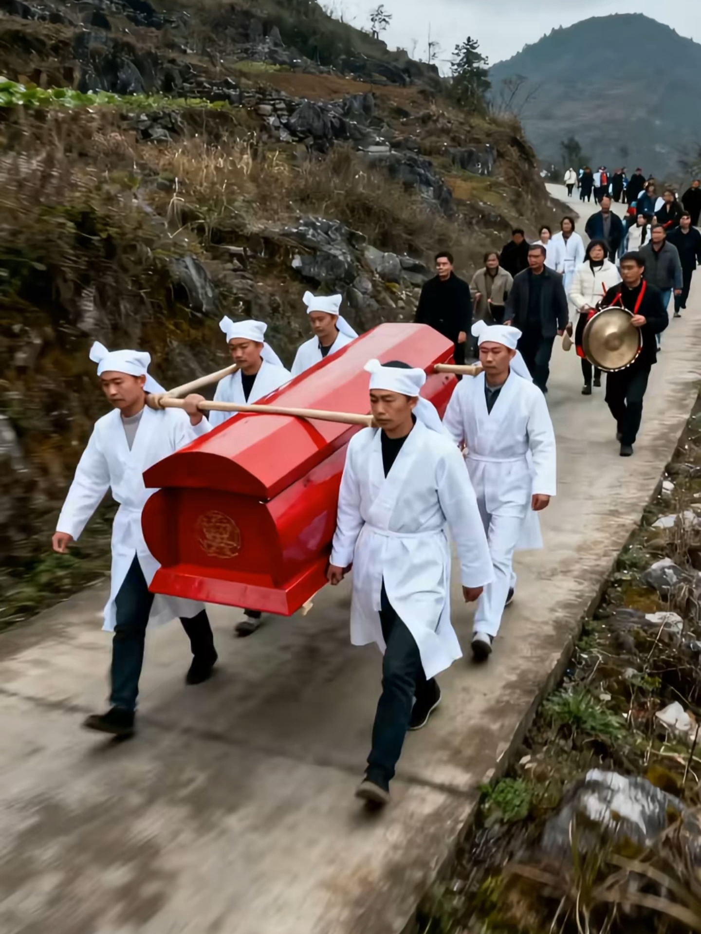 谁不能送葬？从八字与生肖解读出殡队伍的玄学禁忌