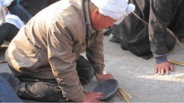 出殡摔盆应该谁来摔？