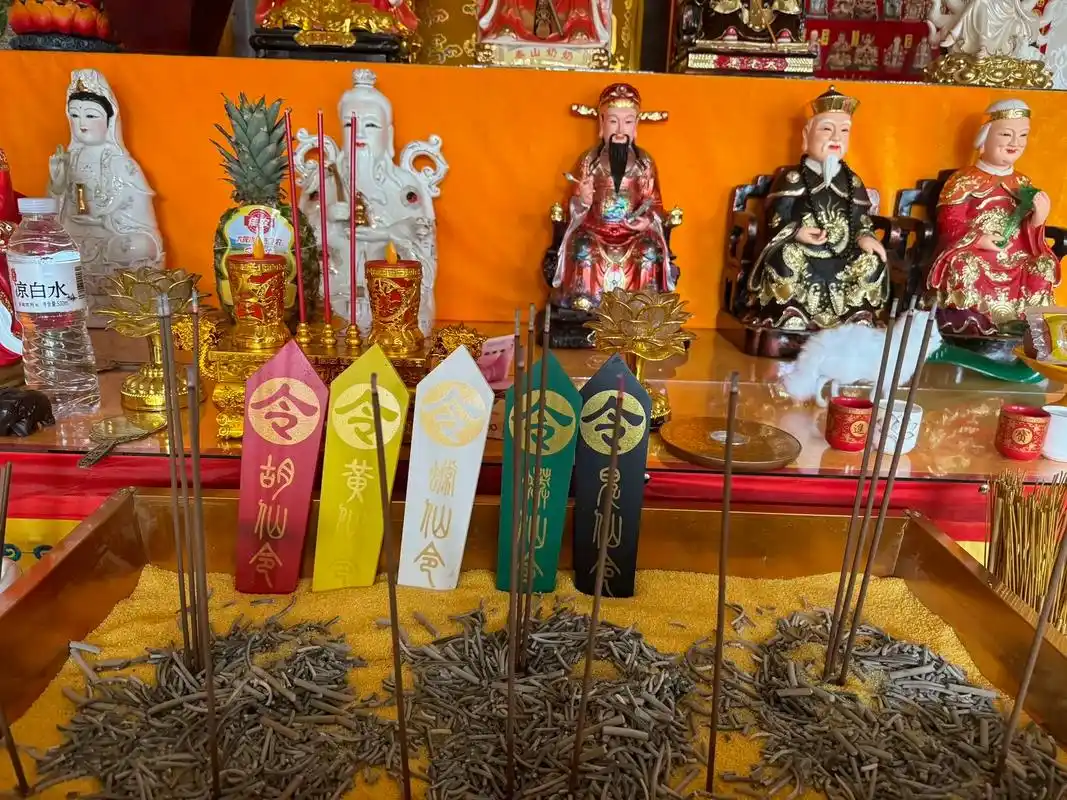 为什么有的堂口既供“上方仙”又供“地府仙”？不会冲突吗？