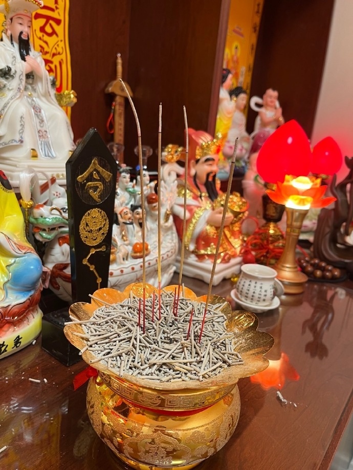 与“上方仙”沟通，和与“胡黄仙”沟通，感觉上有什么明显不同？